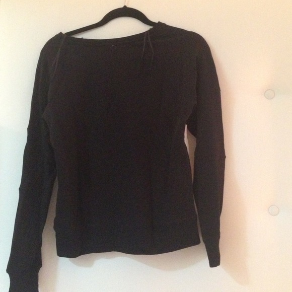 ❗NWT❗ H&M black/white sweat shirt - Picture 3 of 3