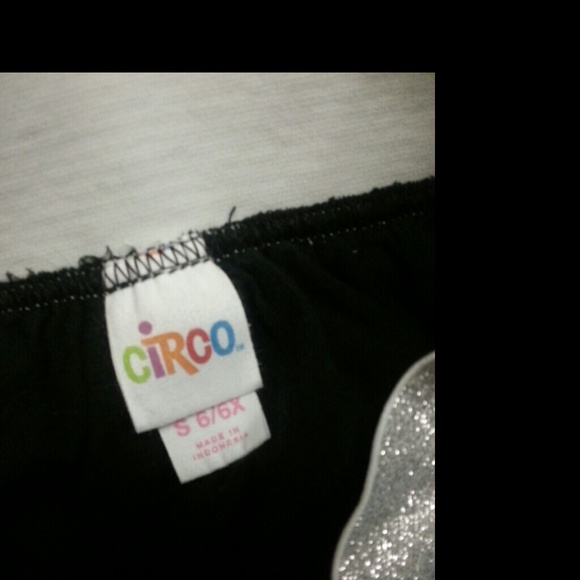 Black ruffled skirt!! Super cute!! - Picture 2 of 2