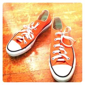 ❌MOVING SALE❌ Orange Converse 👟👟