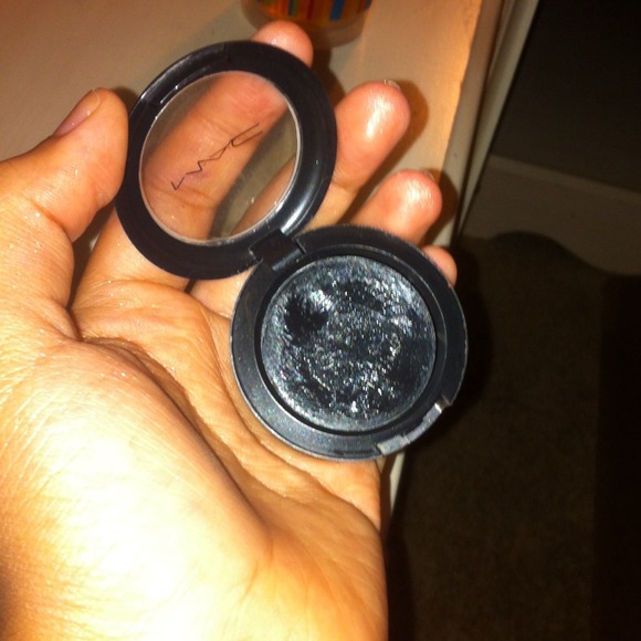 MAC Bundle! - Picture 3 of 4