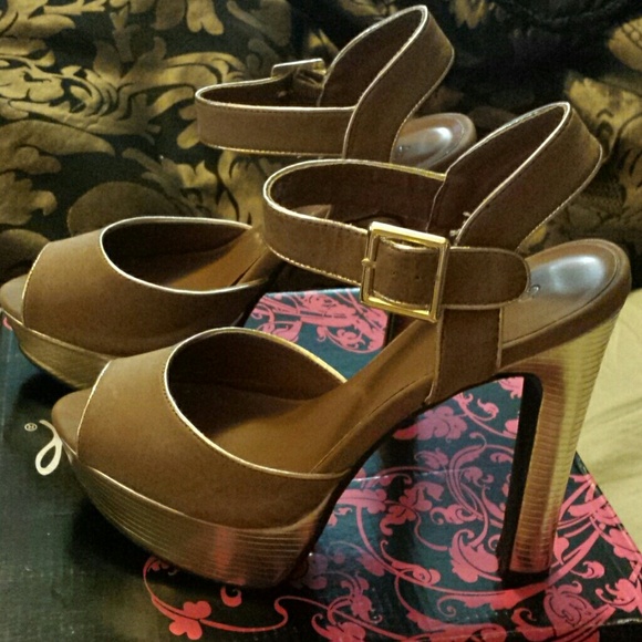 Nude Gold strap peep toe Heels