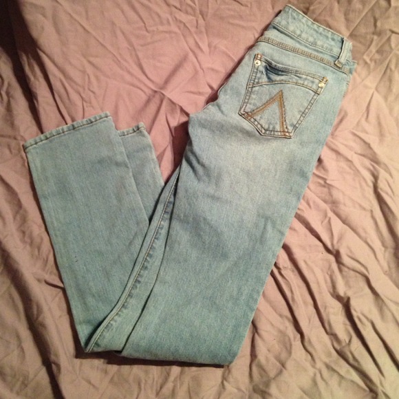 Light wash denim stretchy jeans