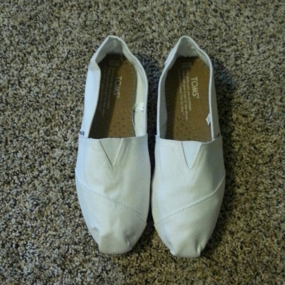 White TOMS