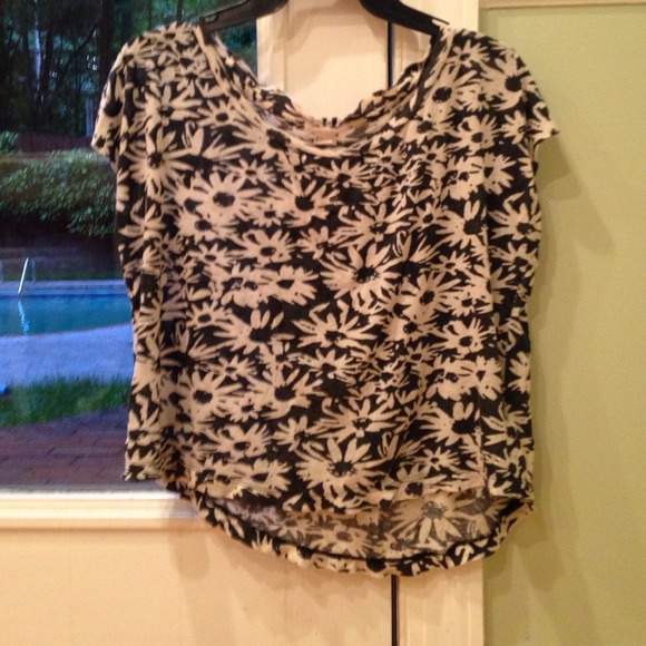 Forever 21  black and white floral tee - Picture 2 of 3