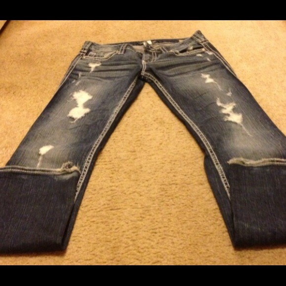 Silver brand destructed jeans. Size 26/33long.