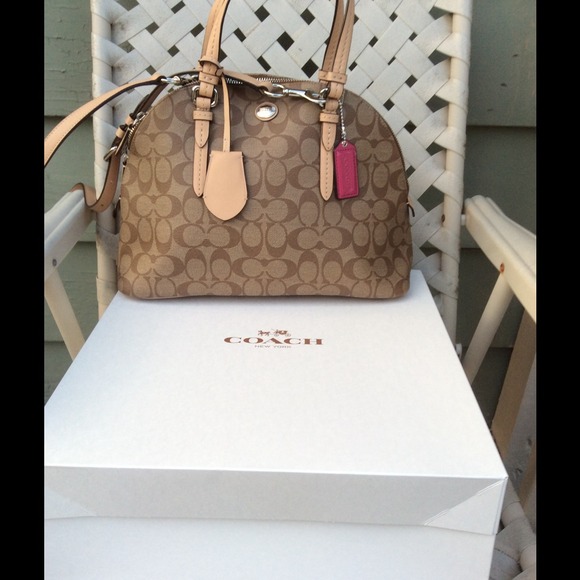 [SOLD]NWT COACH PEYTON SIGNATURE HANDBAG