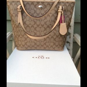 NWT COACH Signature Peyton Zip Top Tote Handbag