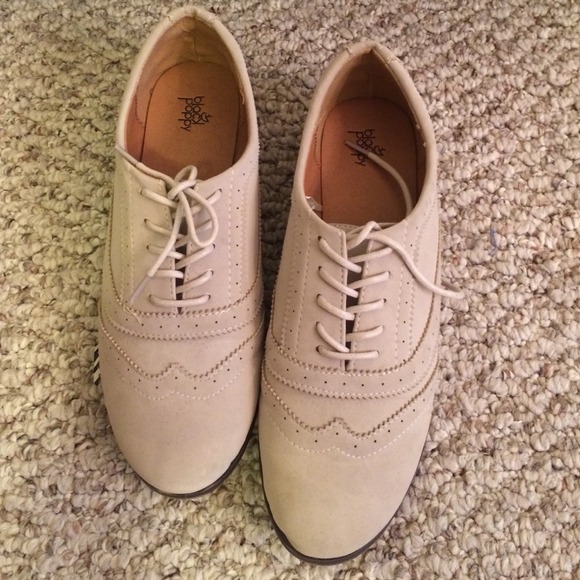 PAC sun shoes and red boots