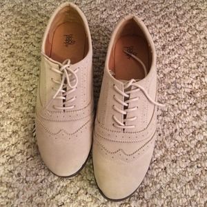 PAC sun shoes and red boots