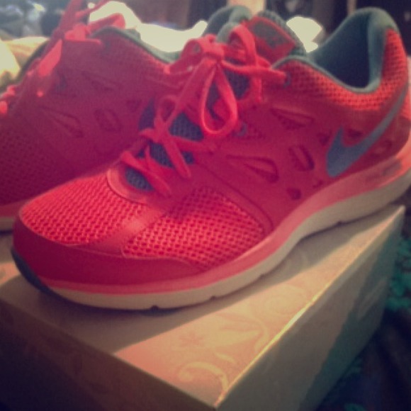 **reduction**Size 11 Nike Dual Fusion
