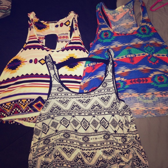 ❌❌Sold ❌Lot of 3 cute summer tops