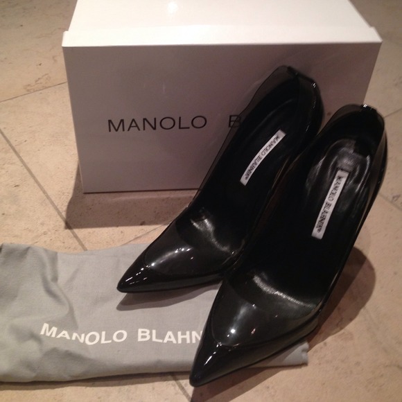 NWT Manolo Blahnik patent pumps