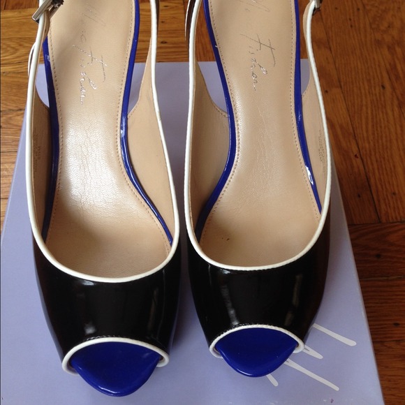 SOLD !!!!!!!!    Marc fisher shoes Sz 8.5