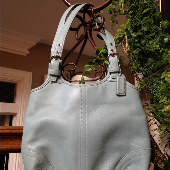 *SOLD* COACH Soho Leather Small Leather Slim Hobo - Picture 1 of 3