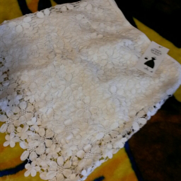 european floral crocheting trim skirt in white - Picture 1 of 1