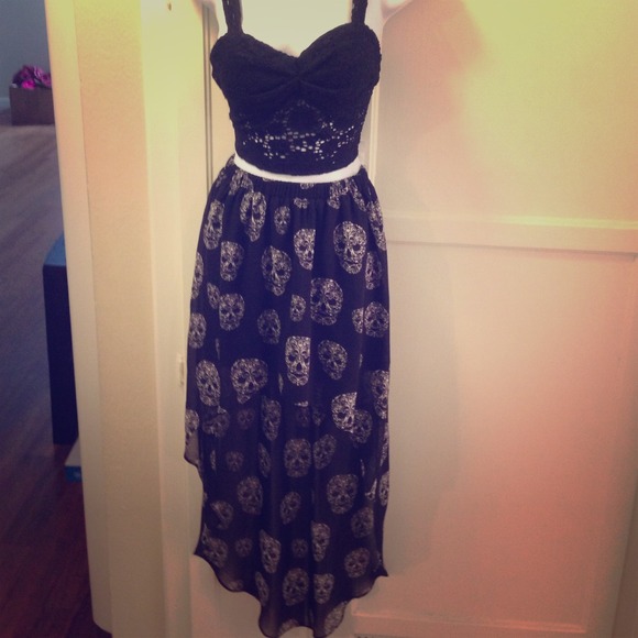 SALE! Skull hi low skirt