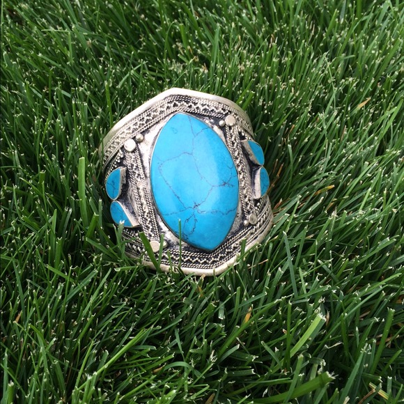 Accessories - BUNDLE! Silver & Turquoise Bohemian Cuff & FP Top