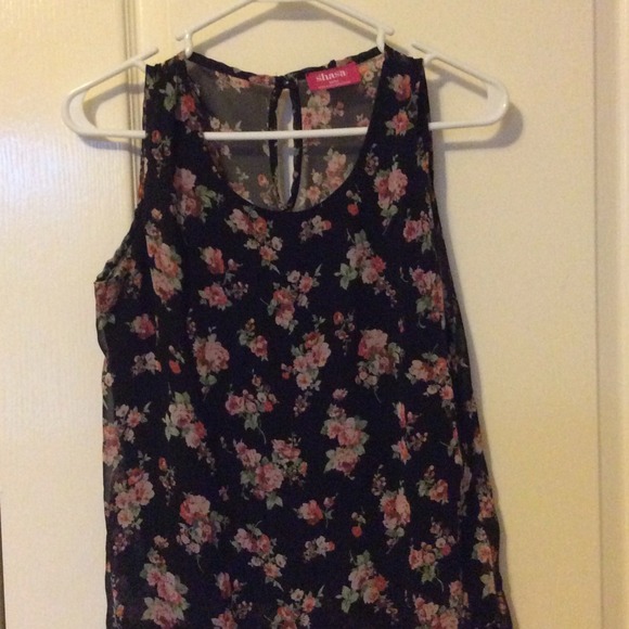 Adorable black and floral top from shasa