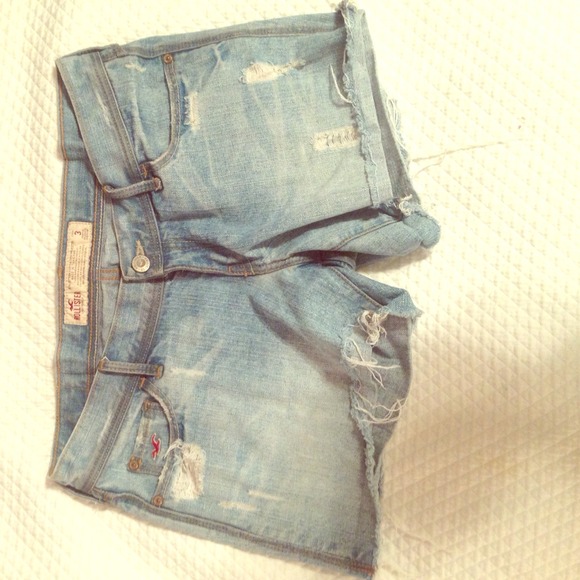 hollister fashionably distressed shorts
