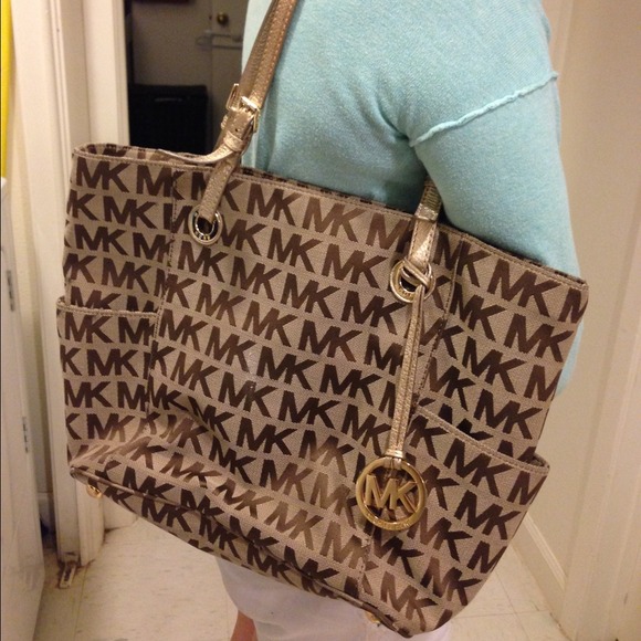 *Authentic* Michael Kors Handbag