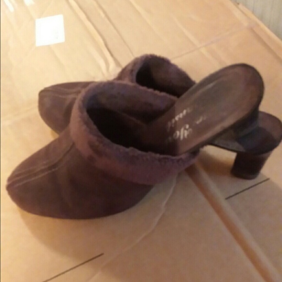 Brown mules