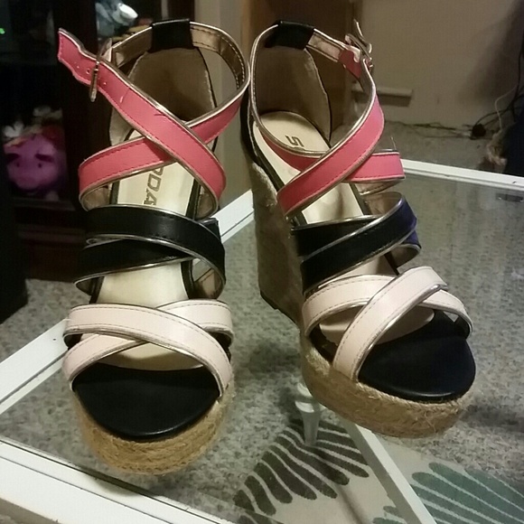Adorable wedge heels