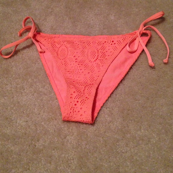 H&M pink crochet bikini bottoms