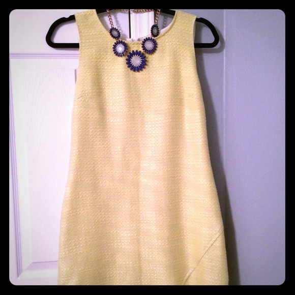 Adorable yellow dress. Sz small