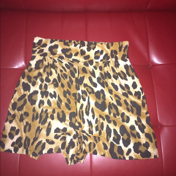 Other - High waisted leopard print shorts w/pockets!