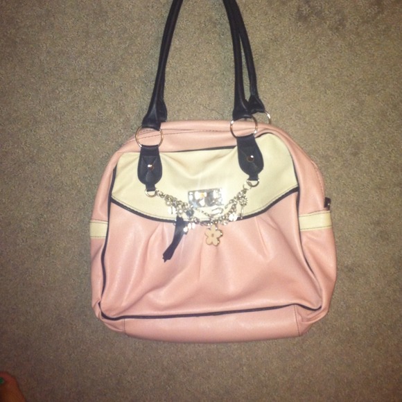 Cute pink purse!!