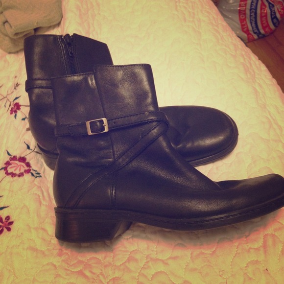 Clarks zip up leather booties