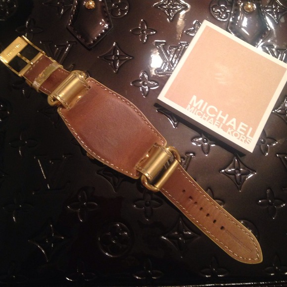 MICHAEL KORS gold watch