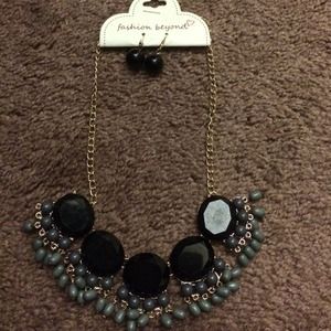 Necklace & earring set