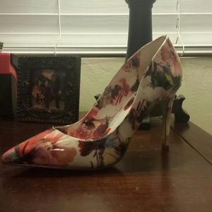 8.5 pointed toe floral heels
