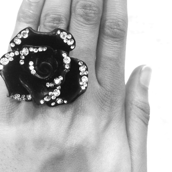 Statement ring - Picture 1 of 3