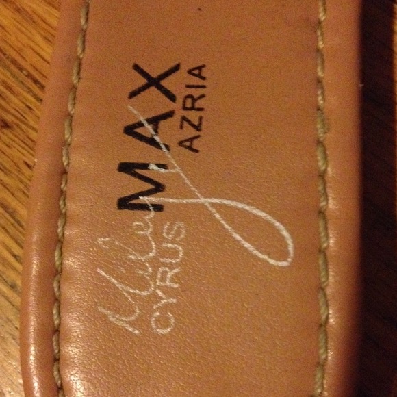 Sandals - Picture 2 of 3