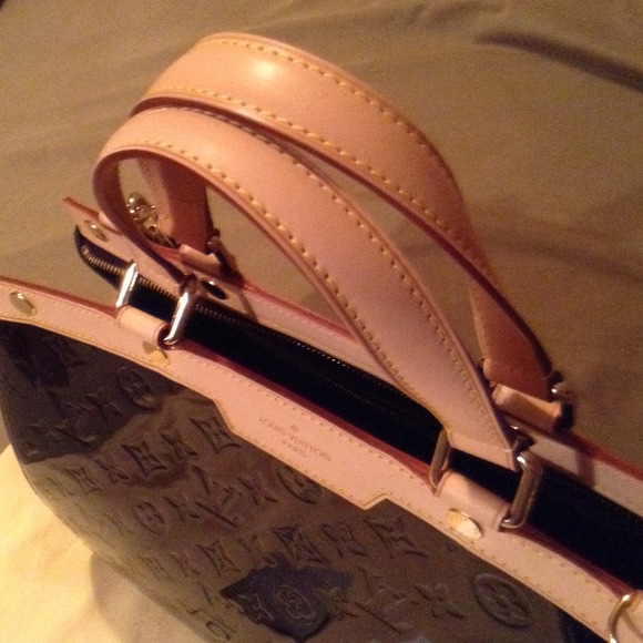 Louis Vuitton Brea GM Amarante NWT - Picture 3 of 4