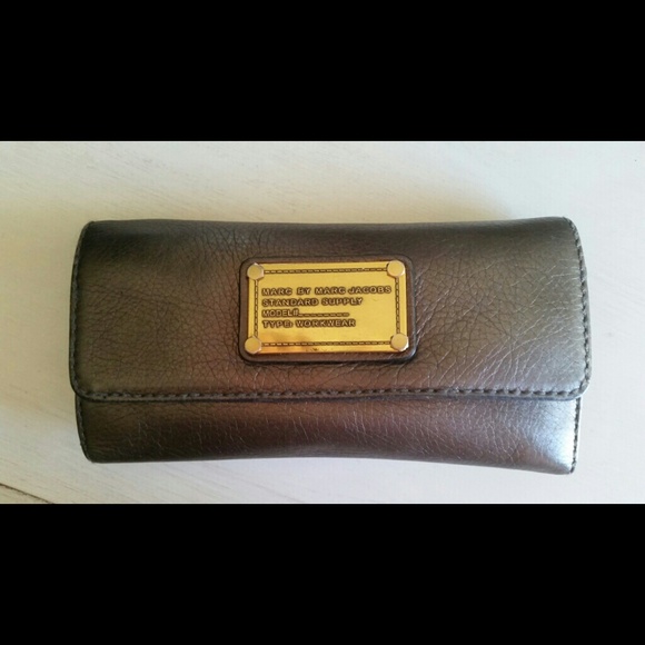 Marc by Marc Jacobs Pewter wallet EUC