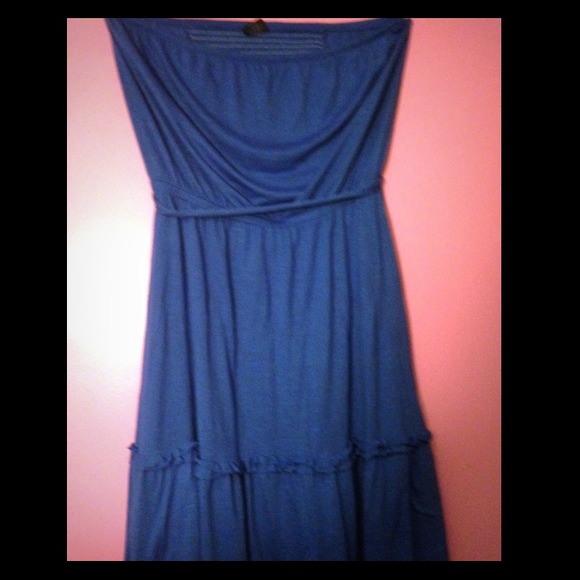 Strapless medium length blue dress