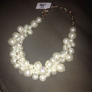 Ann Taylor faux pearl necklace