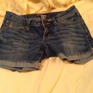 Low rise volcom shorts