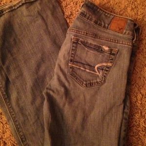 American eagle light wash jeans.