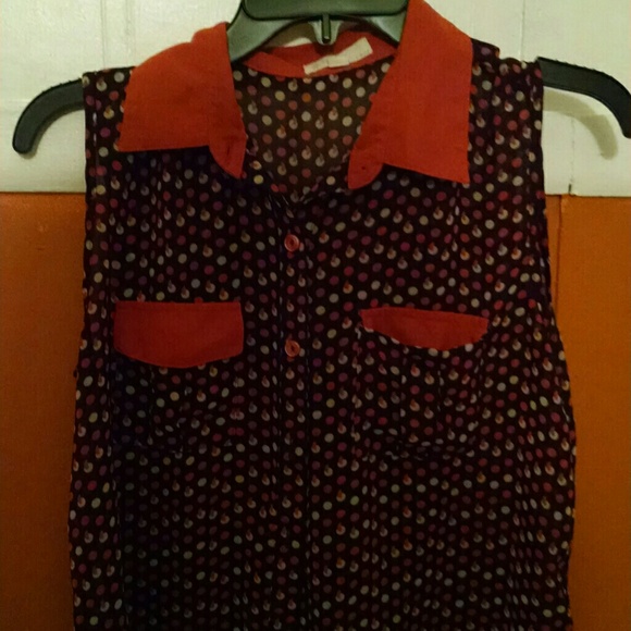 Sleeveless shirt