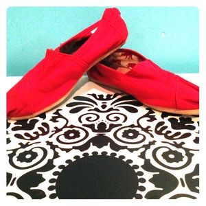 Red Canvas TOMS