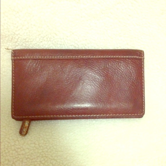 🚨FINAL Price✂️🚨FOSSIL  leather wallet. Trade $30