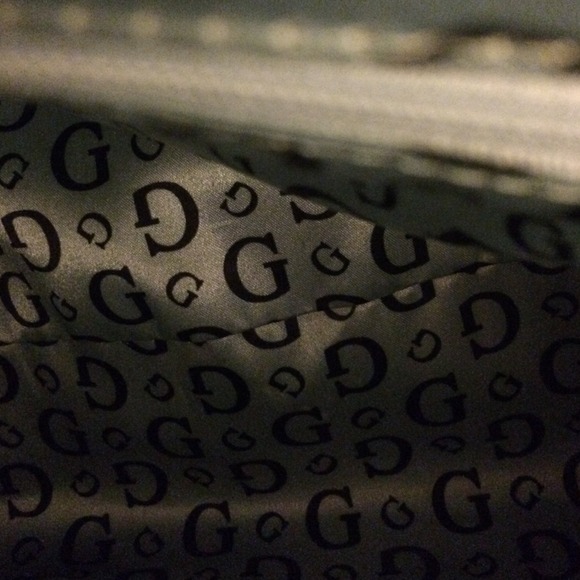 !!!!Sold!!!Guess purse and wallet set - Picture 2 of 4