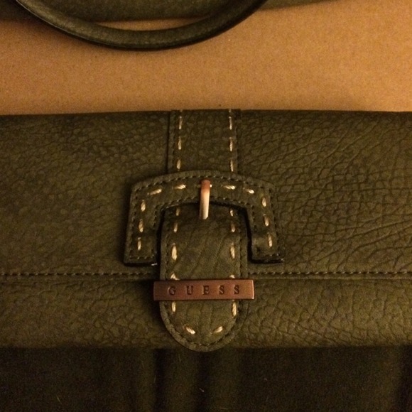 !!!!Sold!!!Guess purse and wallet set - Picture 4 of 4