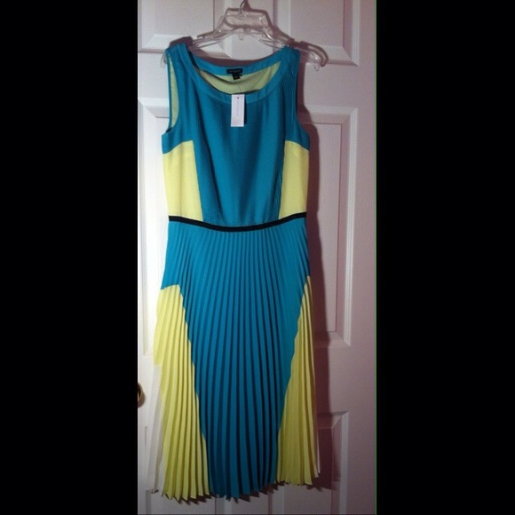 ✨Adorable ANN TAYLOR dress✨