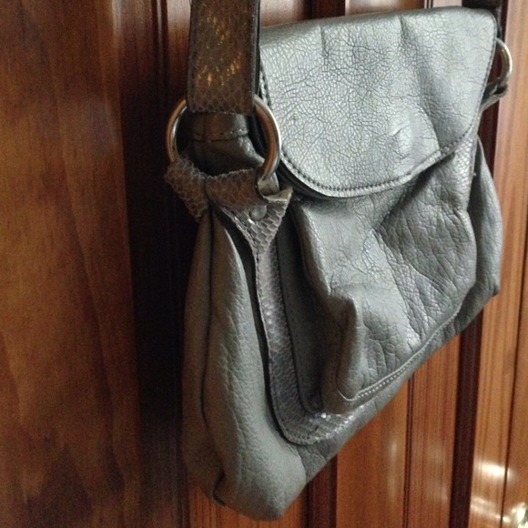 Gray crossover bag - Picture 2 of 4