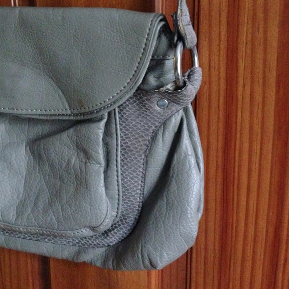 Gray crossover bag - Picture 3 of 4